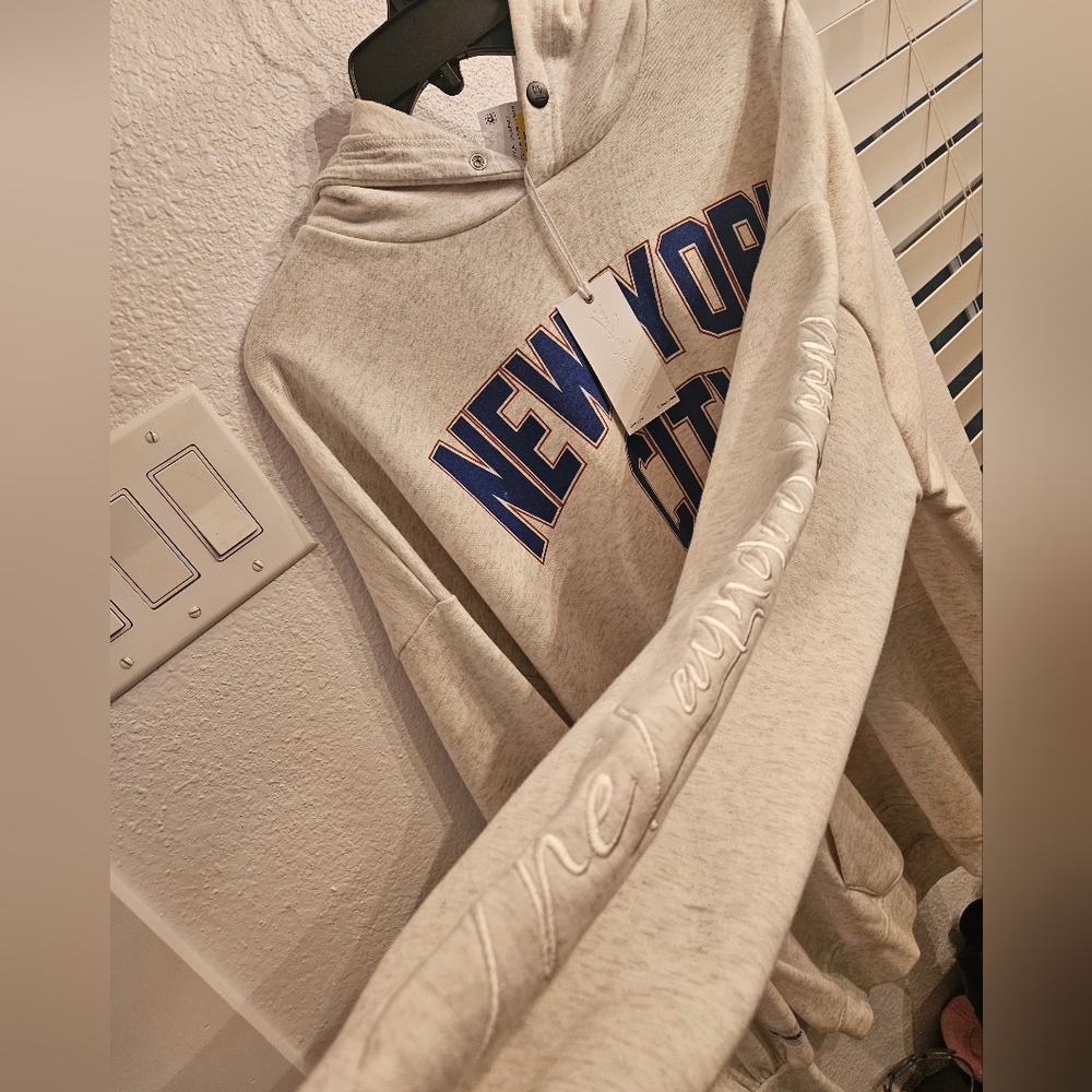 LoThe Laundry Room New York City Fan Hideout Hoodie Size M - Picture 6 of 11